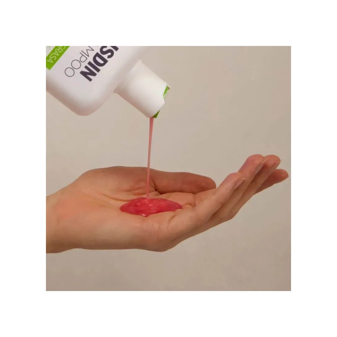 Isdin Nutradeica champú anticaspa grasa 200 ml textura