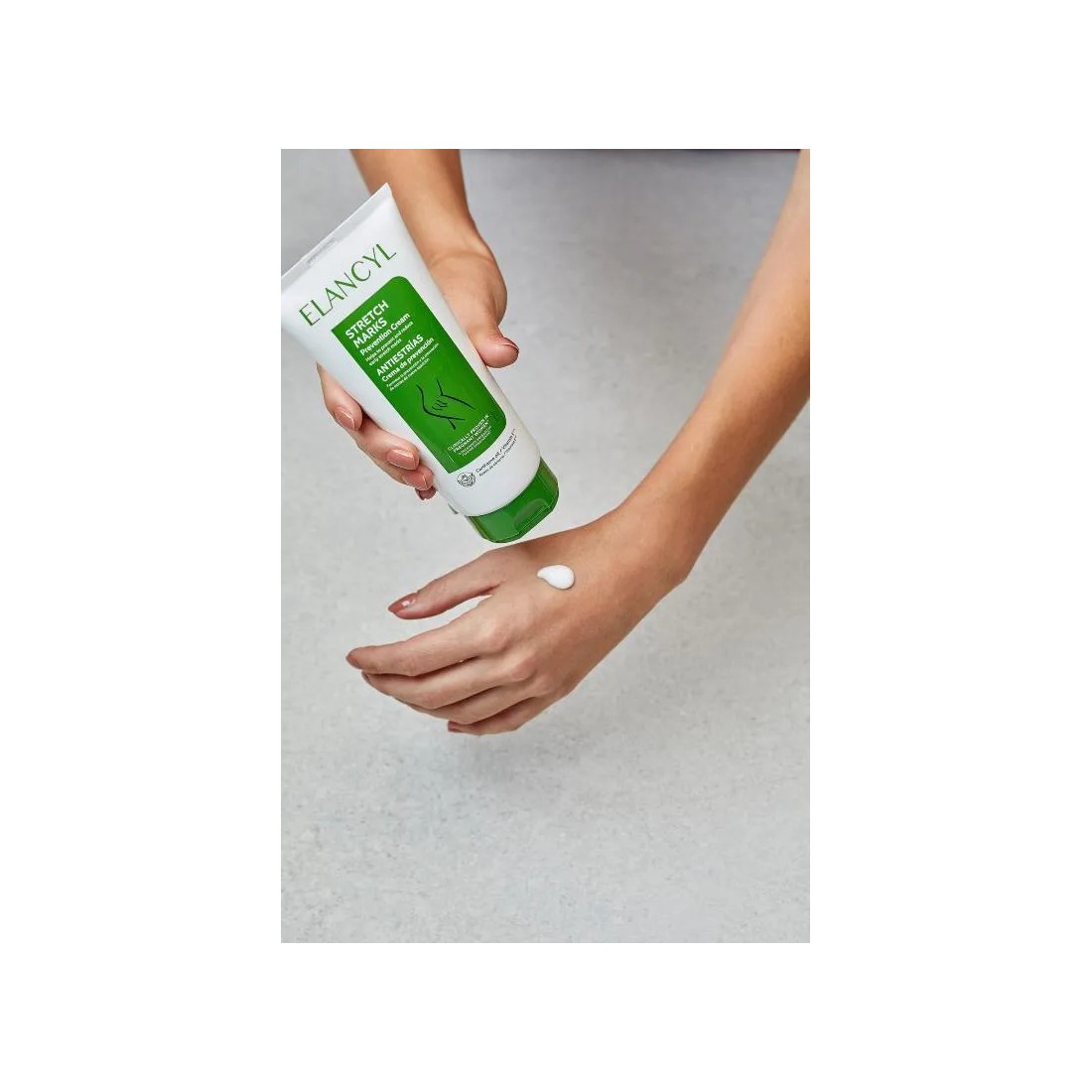 Elancyl Crema Prevención Estrías 200 ml mano