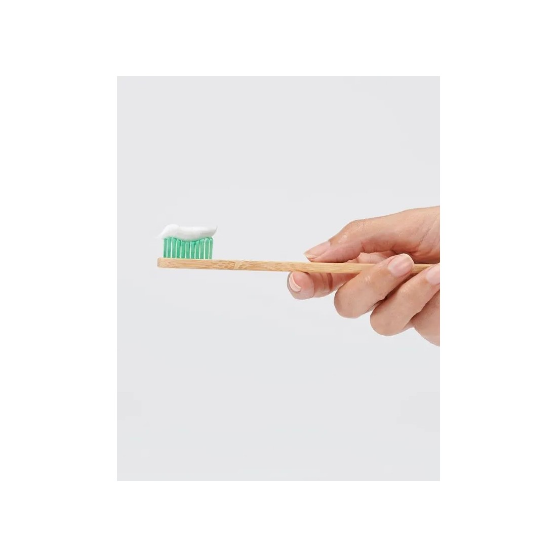YOTUEL Dentífrico Microbiome One White 100 Ml mano