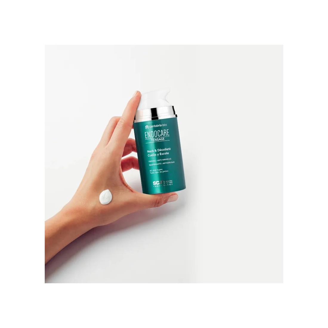 Endocare Tensage Crema Cuello y Escote 80 ml textura en mano