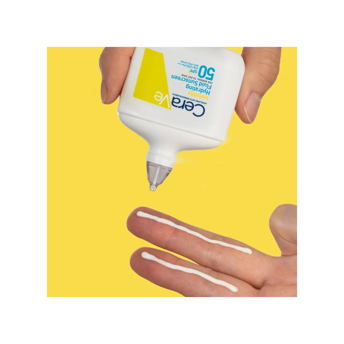 CeraVe Fluido Protector Invisible Hidratante SPF50 50 Ml dedos