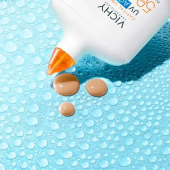 Vichy Capital Soleil Aqua Fluido SPF50 Tono Medio 50ml textura