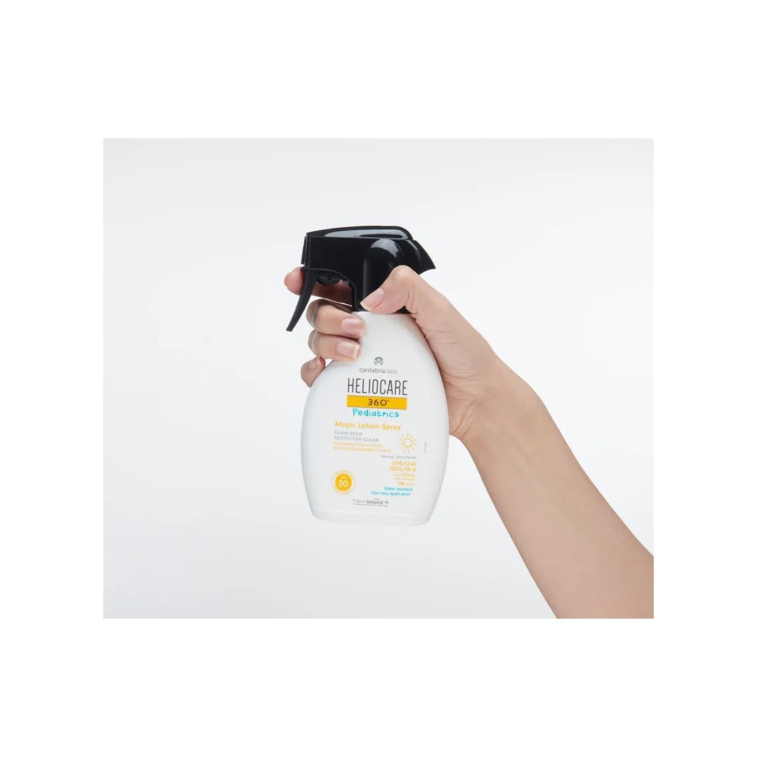 imagen Heliocare 360 Pediatrics Atopic Lotion Spray Mano