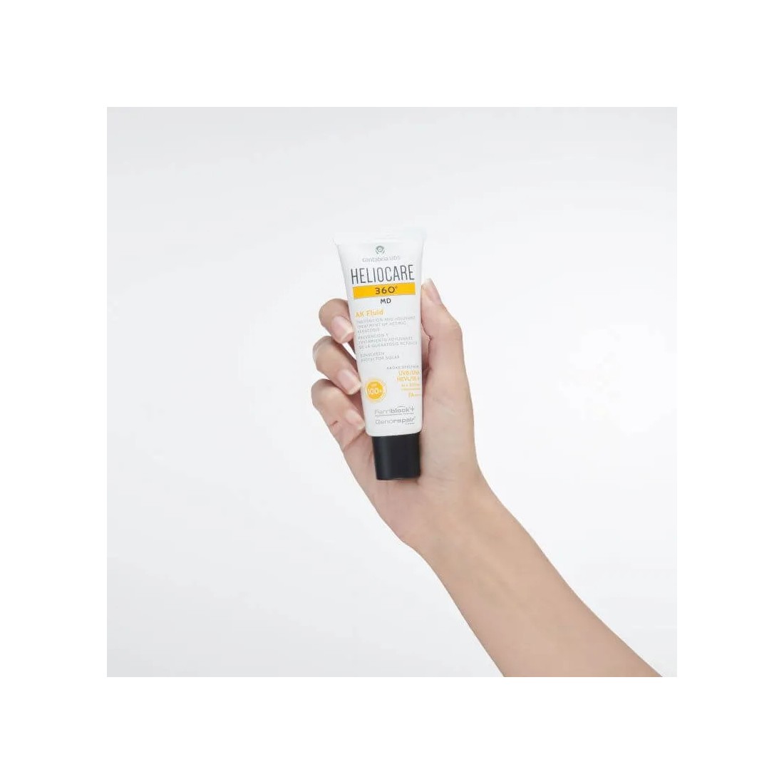 imagen Heliocare 360º MD AK Fluido SPF100+ mano