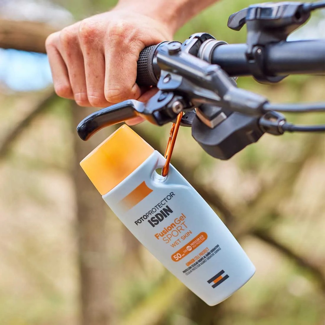 Isdin Fusion Gel Sport Wet Skin SPF50 transporte